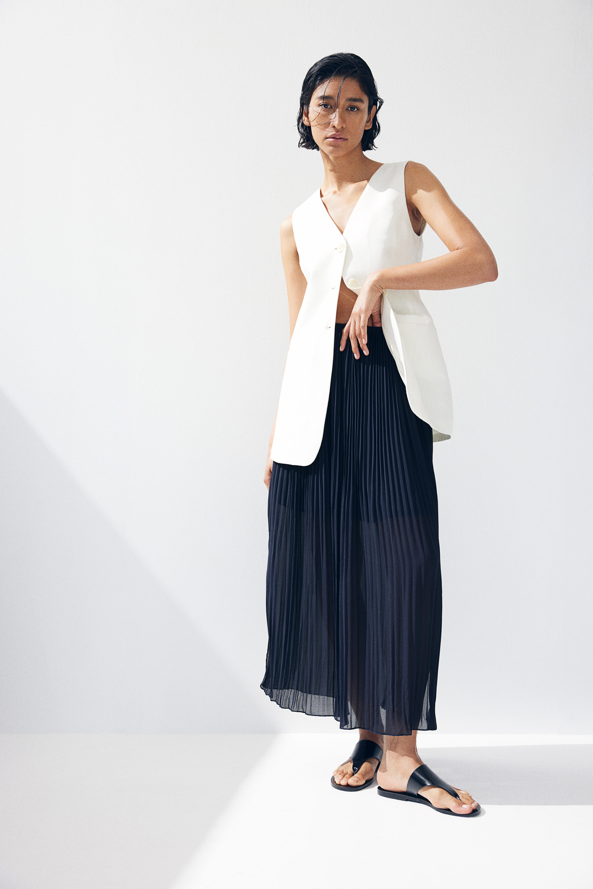 ★NCT着用ブランド★ITZAVIBE★PLEATS NAVY SKIRT assemblynewyork20250404193862.
