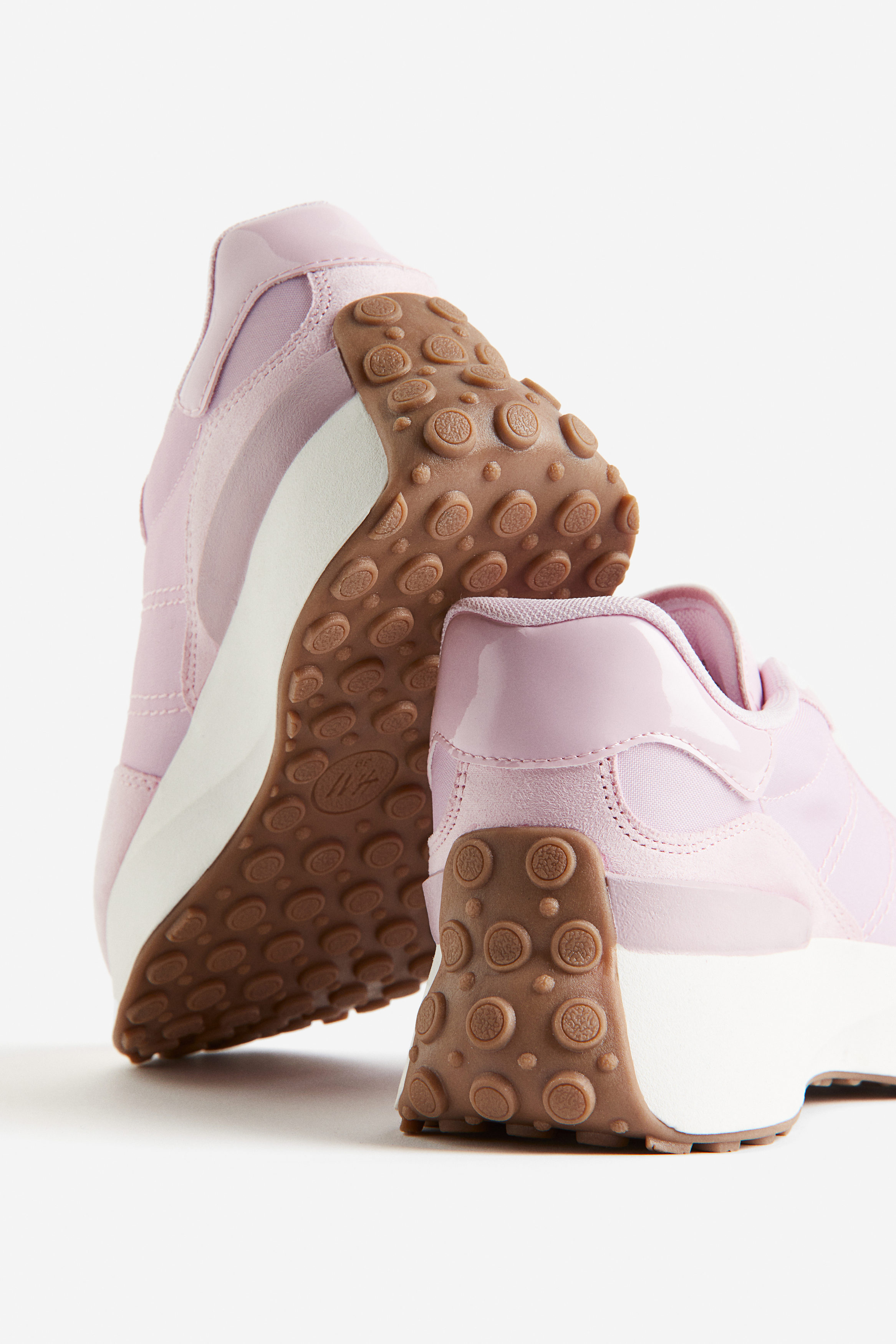 imagesize:2333x3500 tongue out girls Chunky trainers