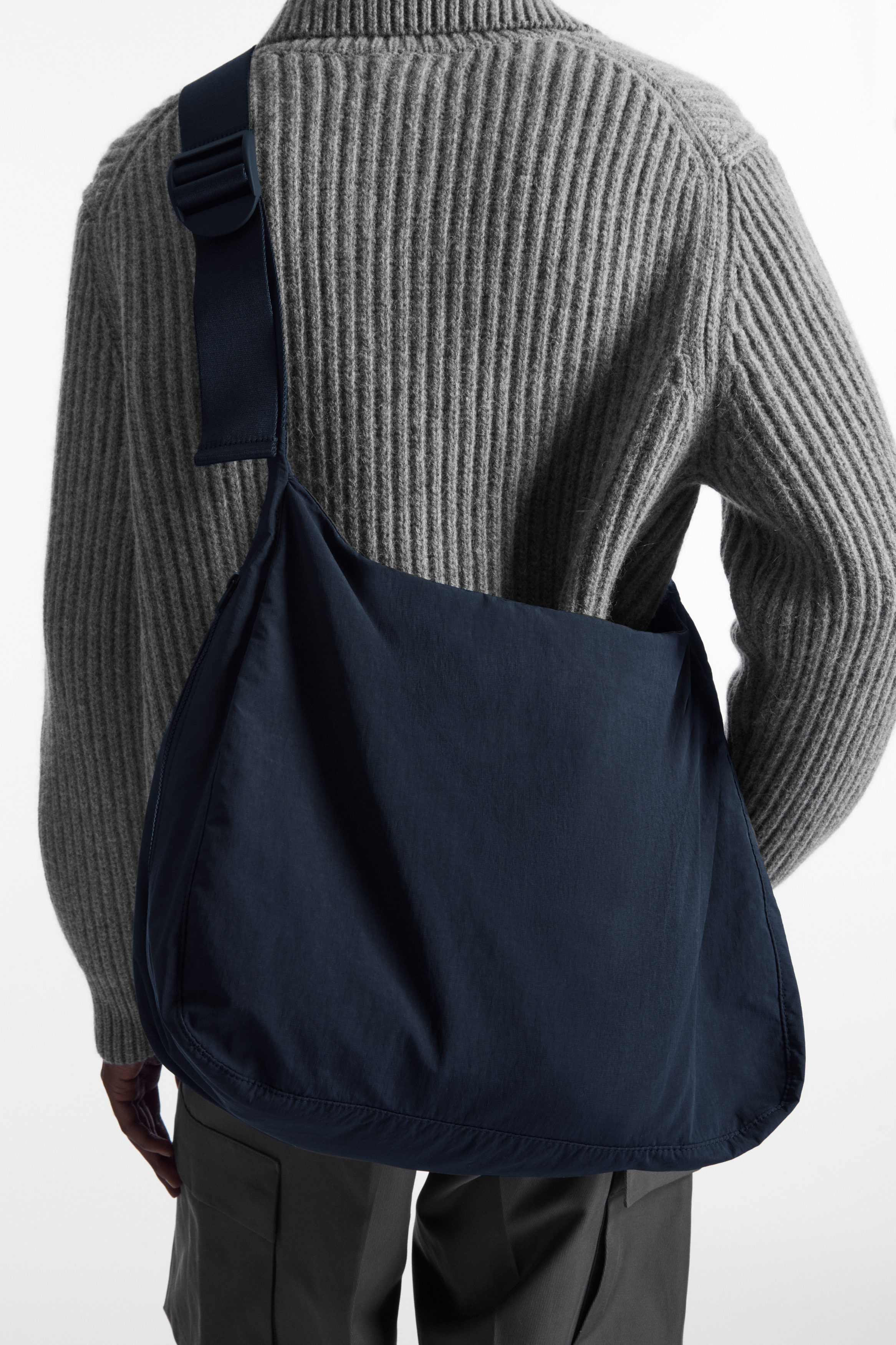 SLOUCHY NYLON MESSENGER BAG