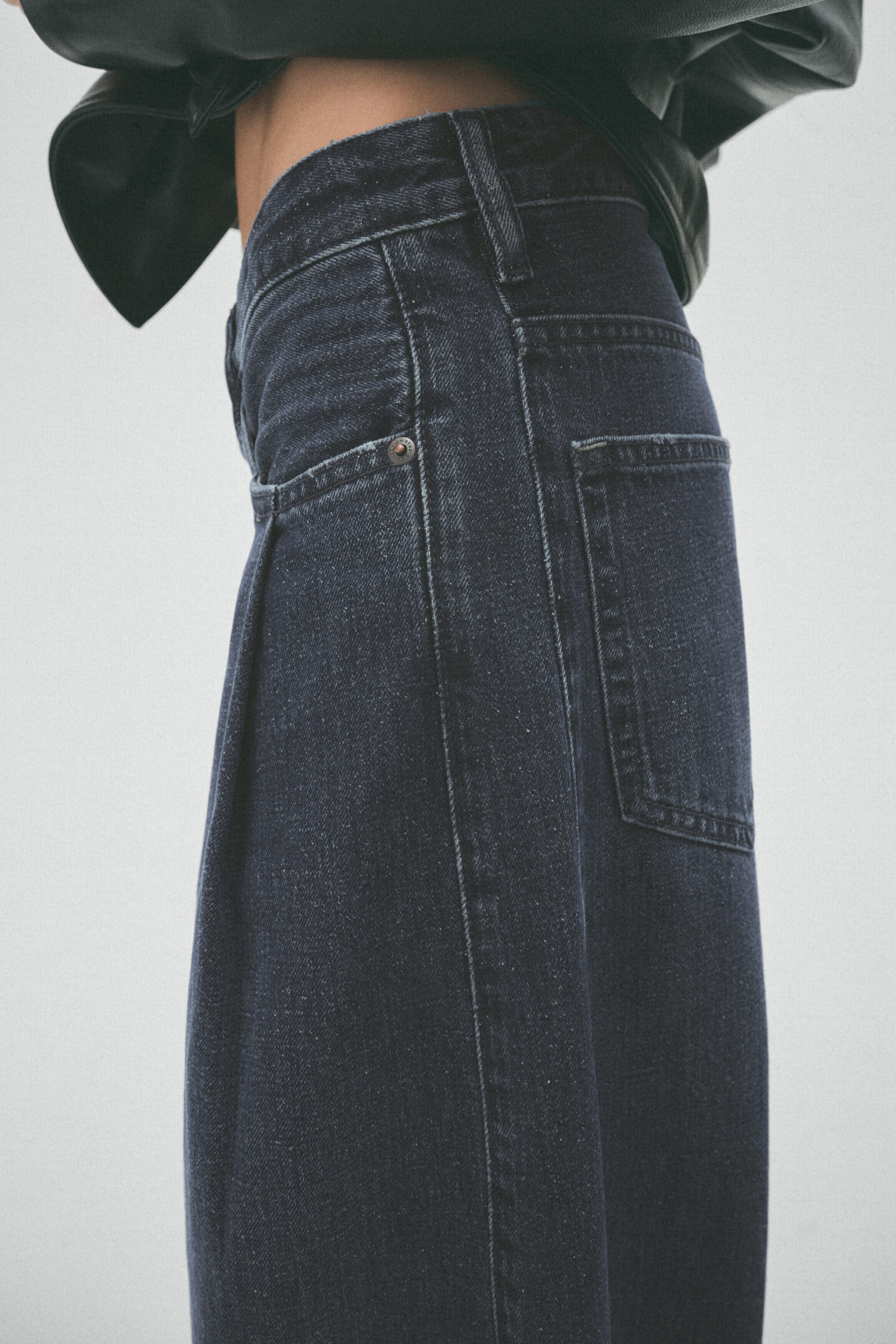 Wide-leg jeans