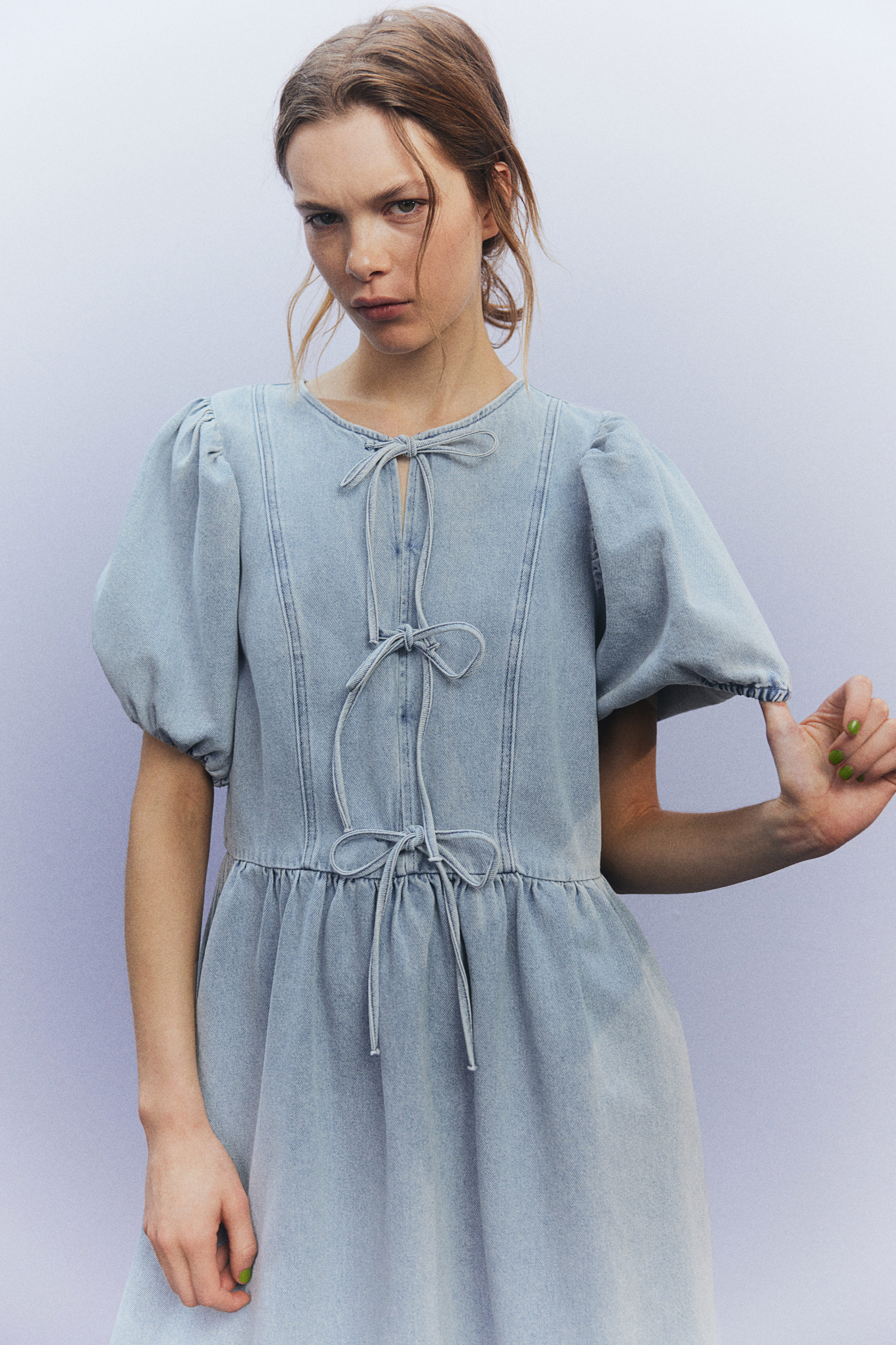 Puff-sleeved denim dress