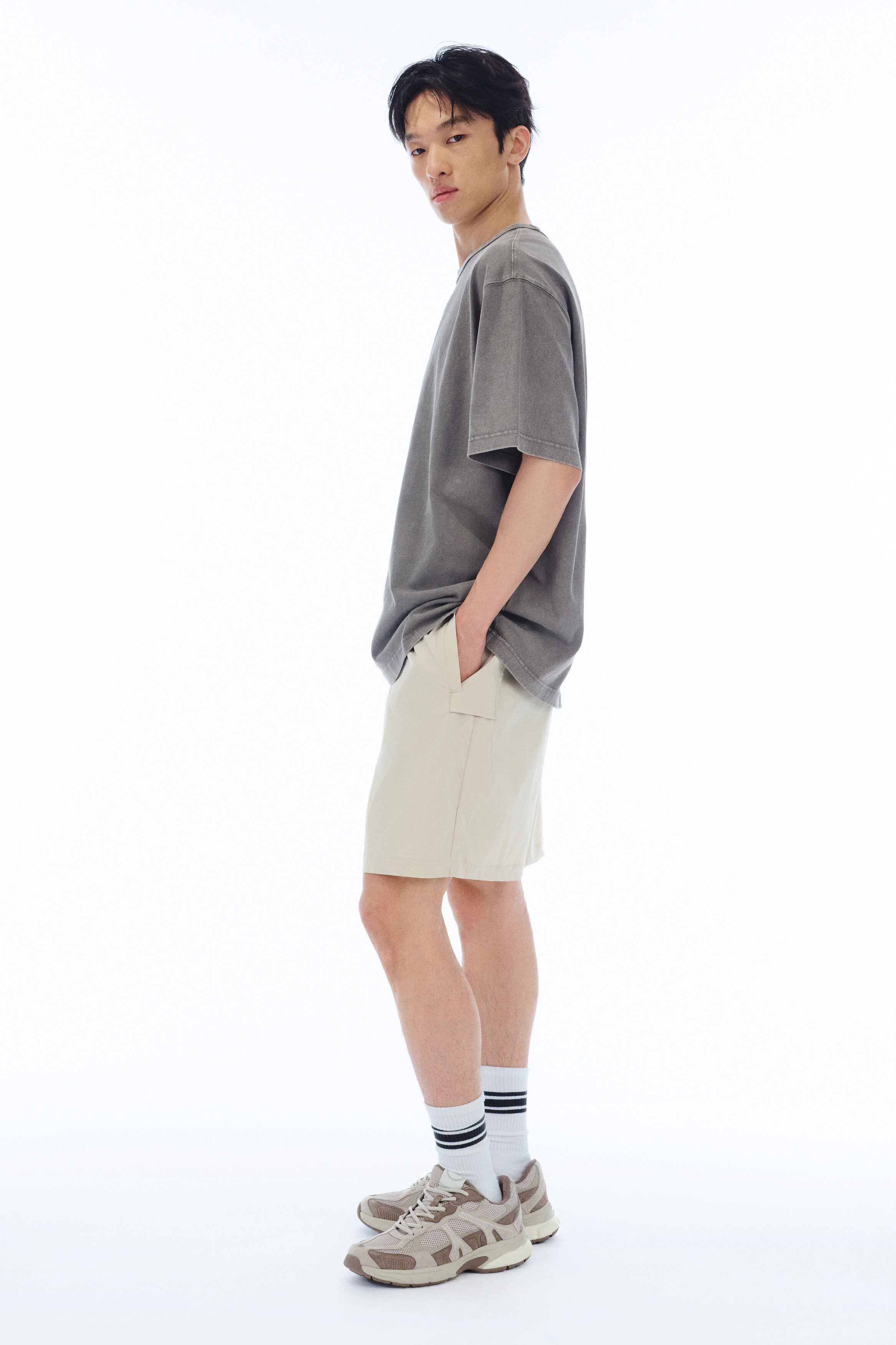 H BEAUTY&YOUTH nylon shorts BEIGE M ナイロン Loose Fit Nylon shorts