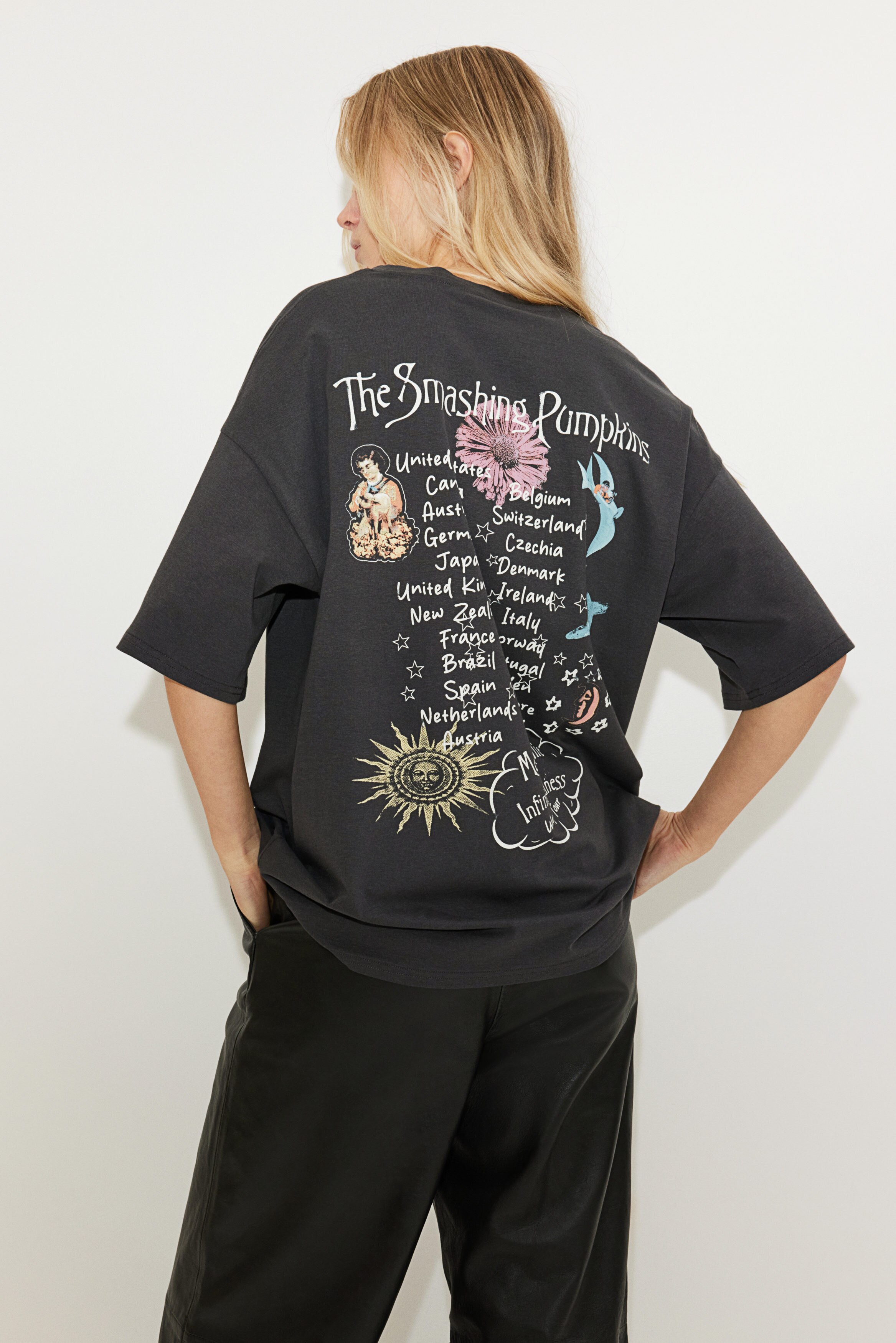 Mです₊⁎⁺˳✧༚ Oversized printed T-shirt