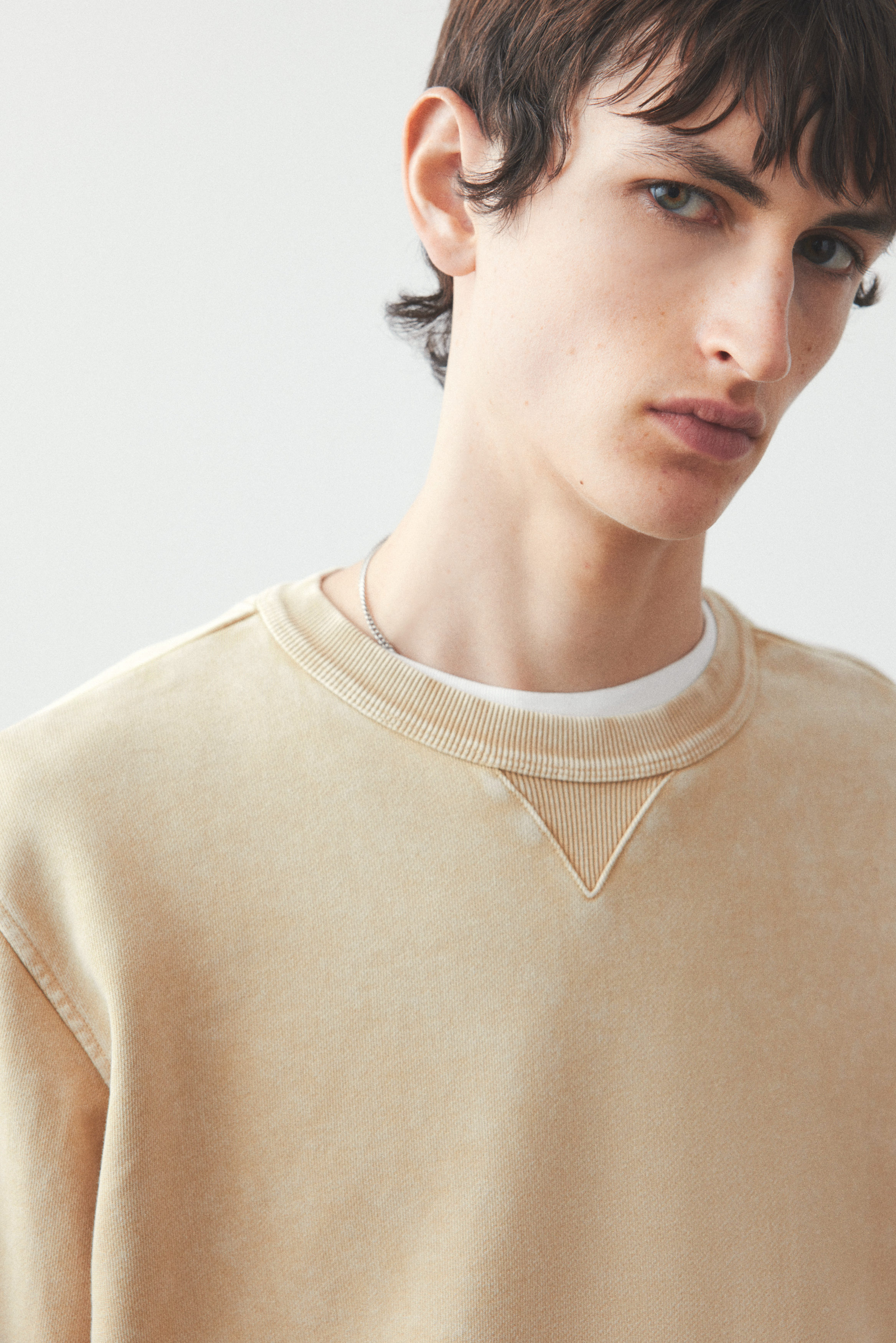 m.u CLASSY RAGLAN SWEAT ベージュ×ブラック Oversized-Fit Washed-Look Sweatshirt - Washed khaki green