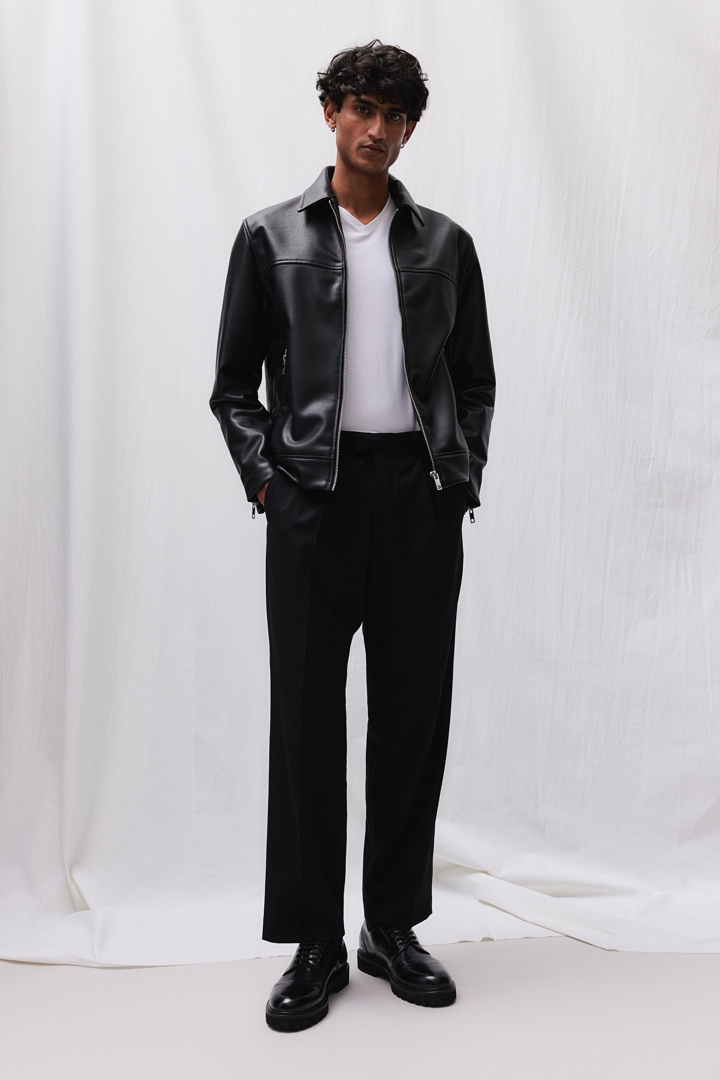 Slim Fit V-neck T-shirt