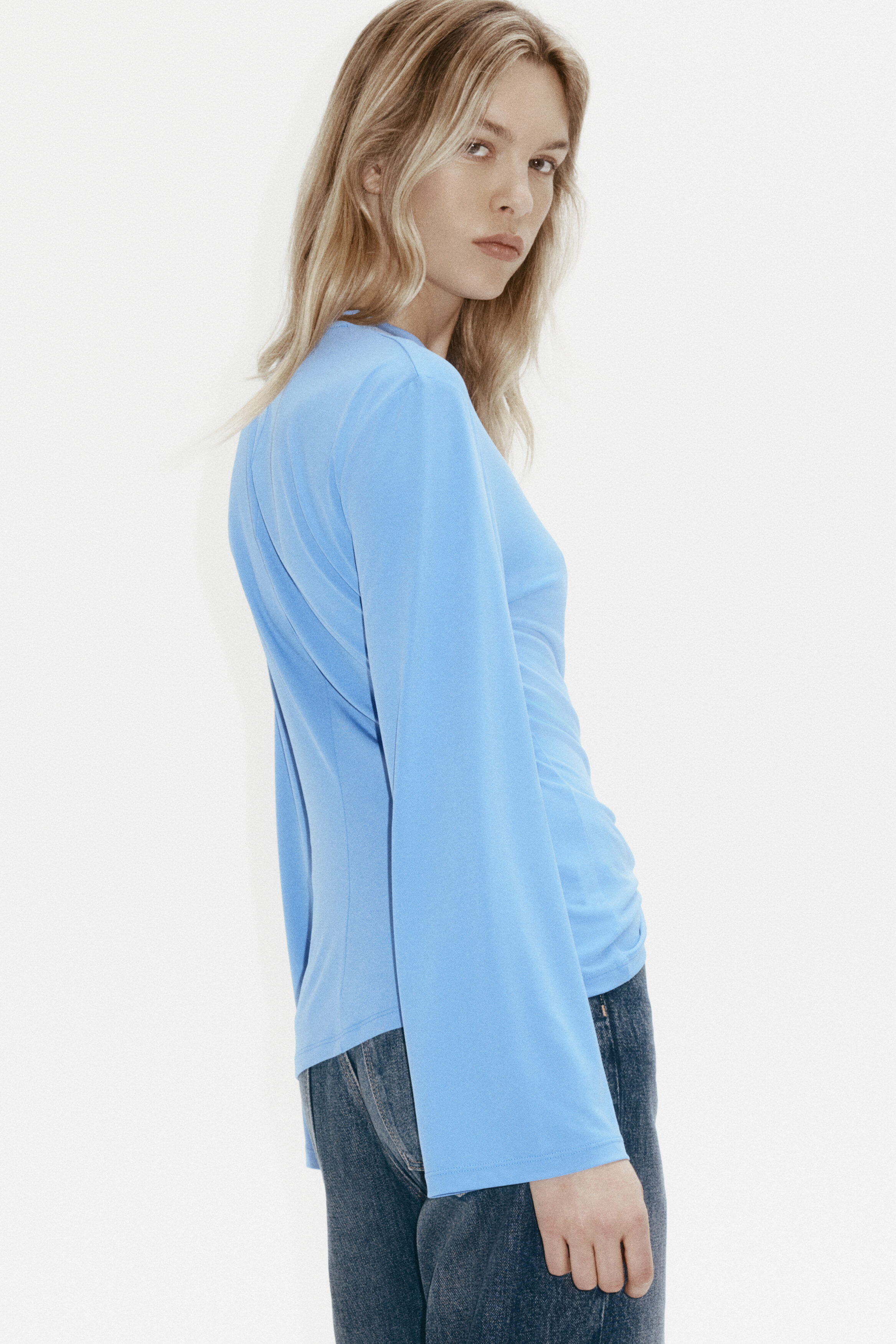 Twist-detail top