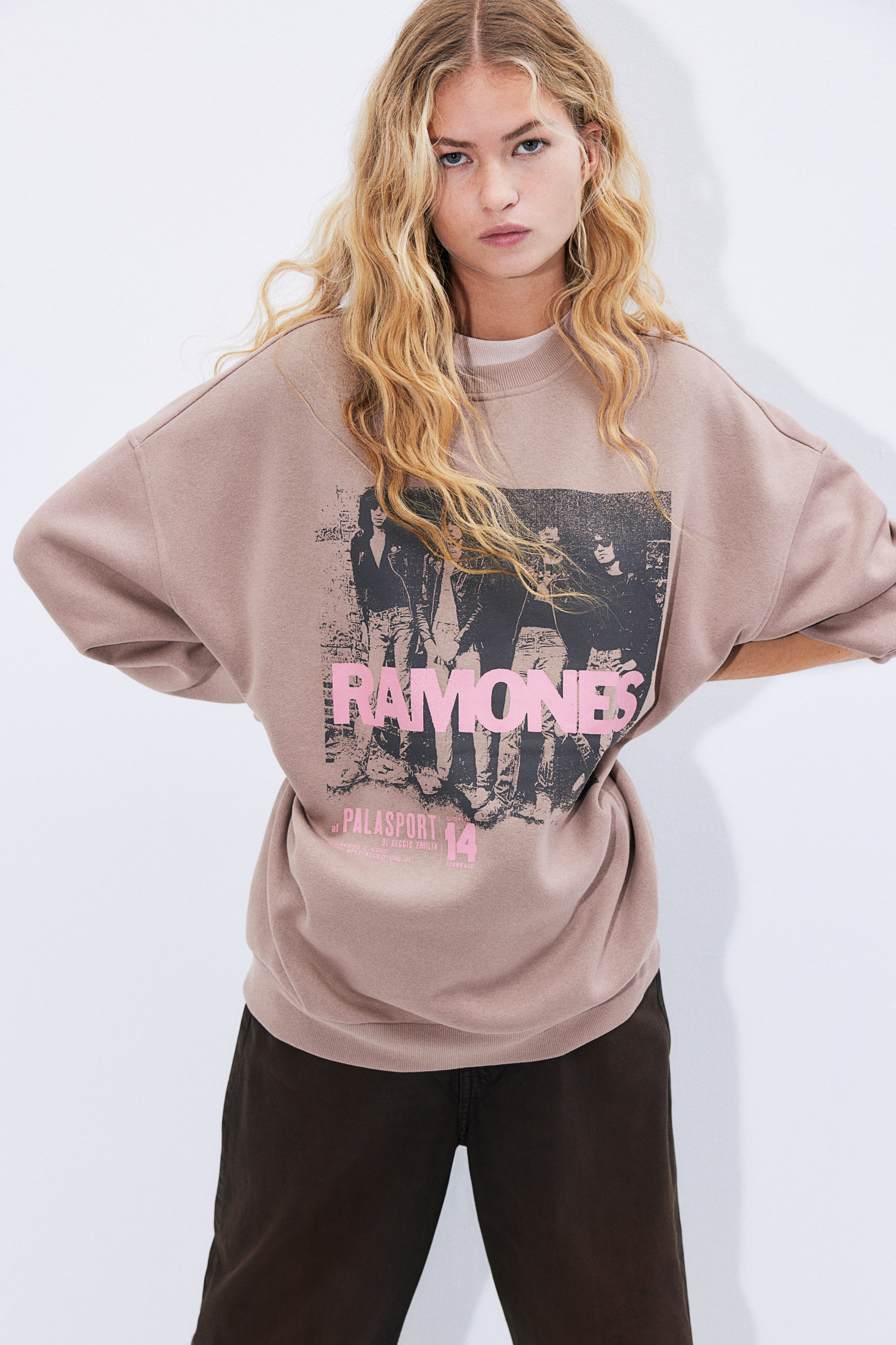 Her lip to Cherish Oversized Sweatshirt