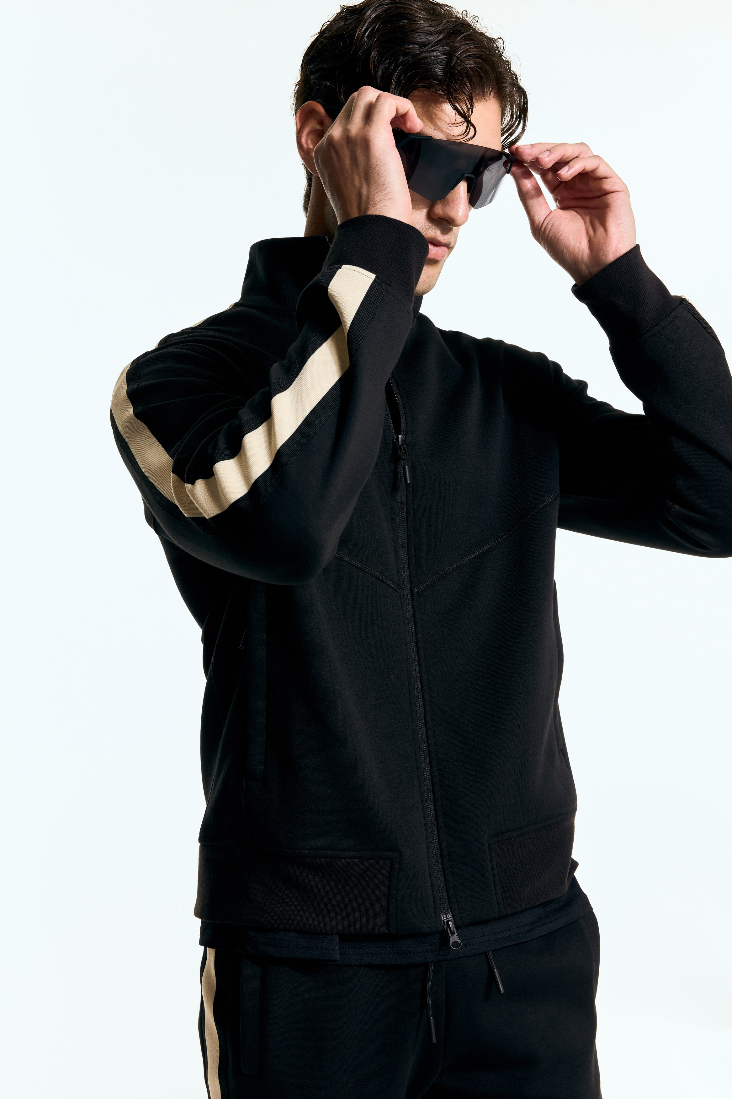 値下げdeterm デターム　黒 クロップド スウェットM Tops – determ;