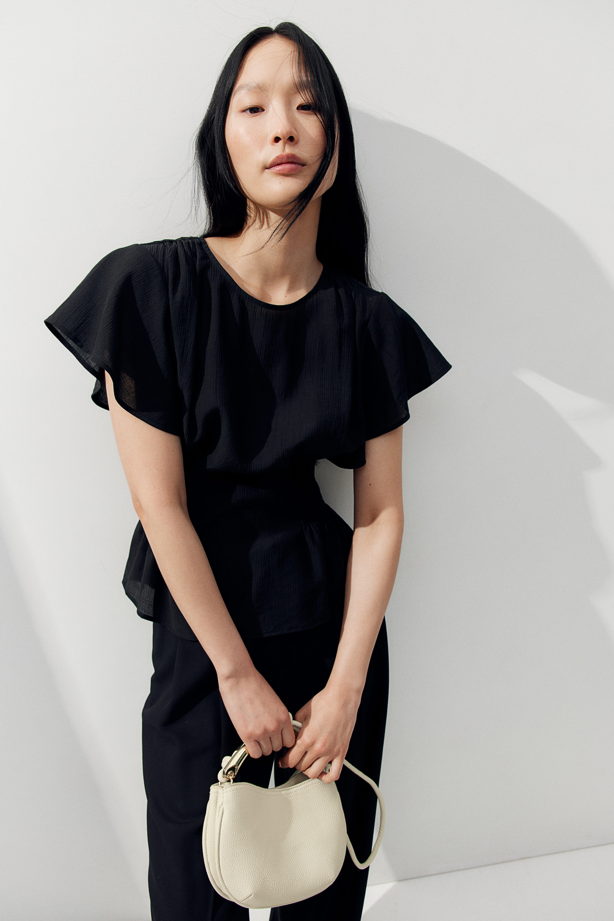 Heve/へイヴ　CROSS RUFFLE BLOUSE 黒 heve へイヴ クロスラッフルブラウス CROSS RUFFLE BL