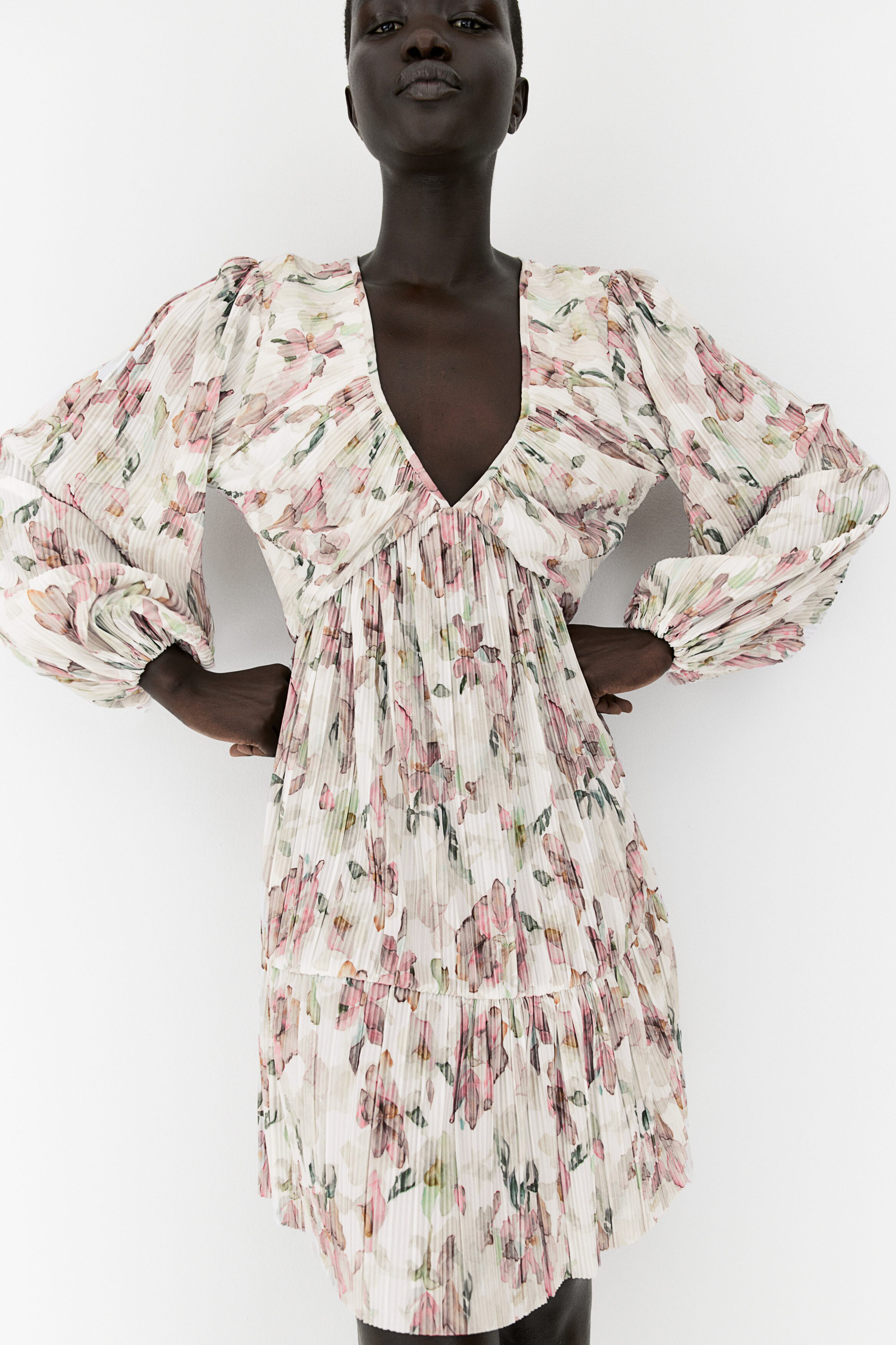 ワンピース Herlipto Monotone Floral Pleated Dress Herlipto / Monotone Floral Pleated Dress
