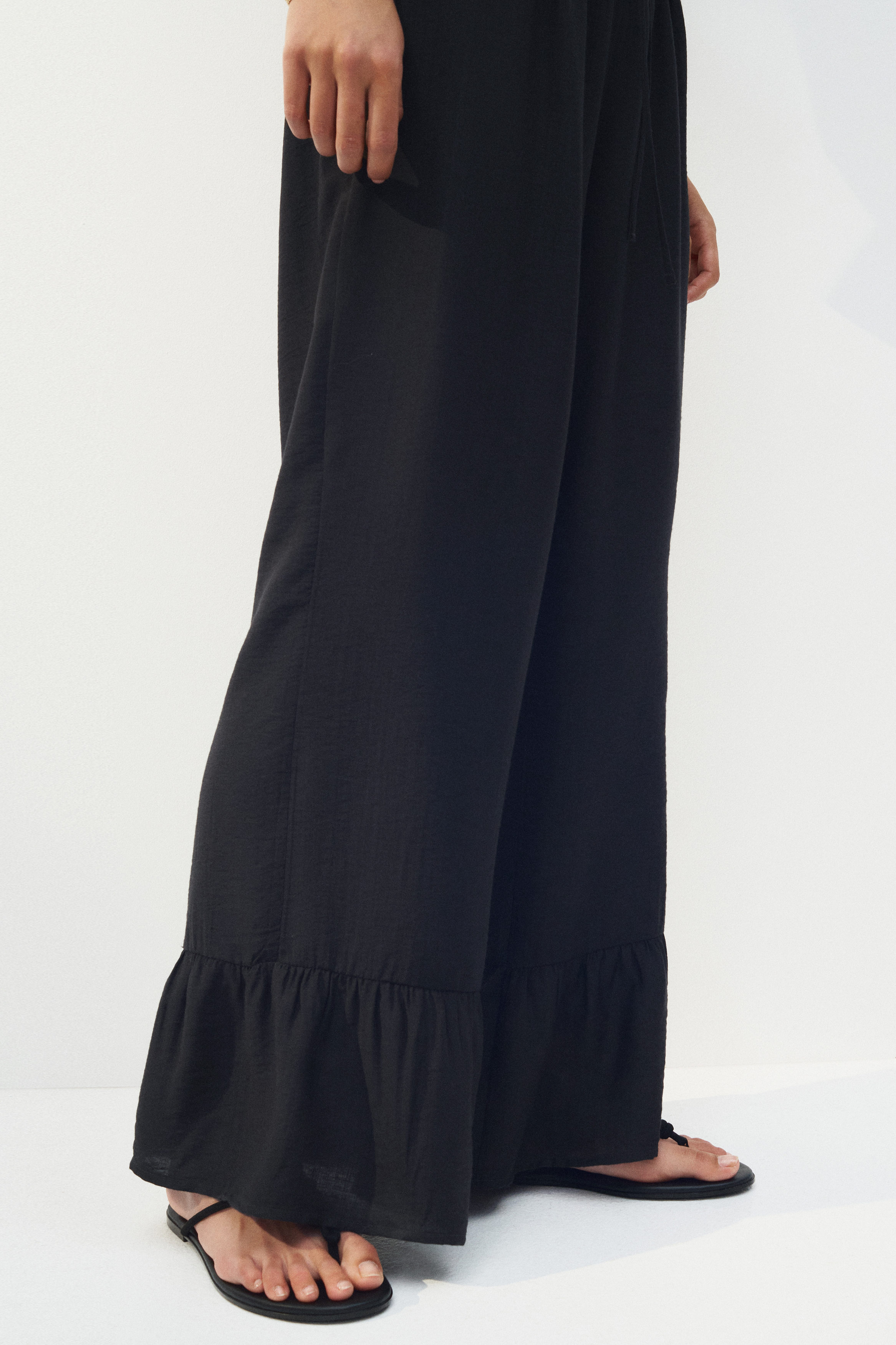 Frill-trimmed drawstring trousers