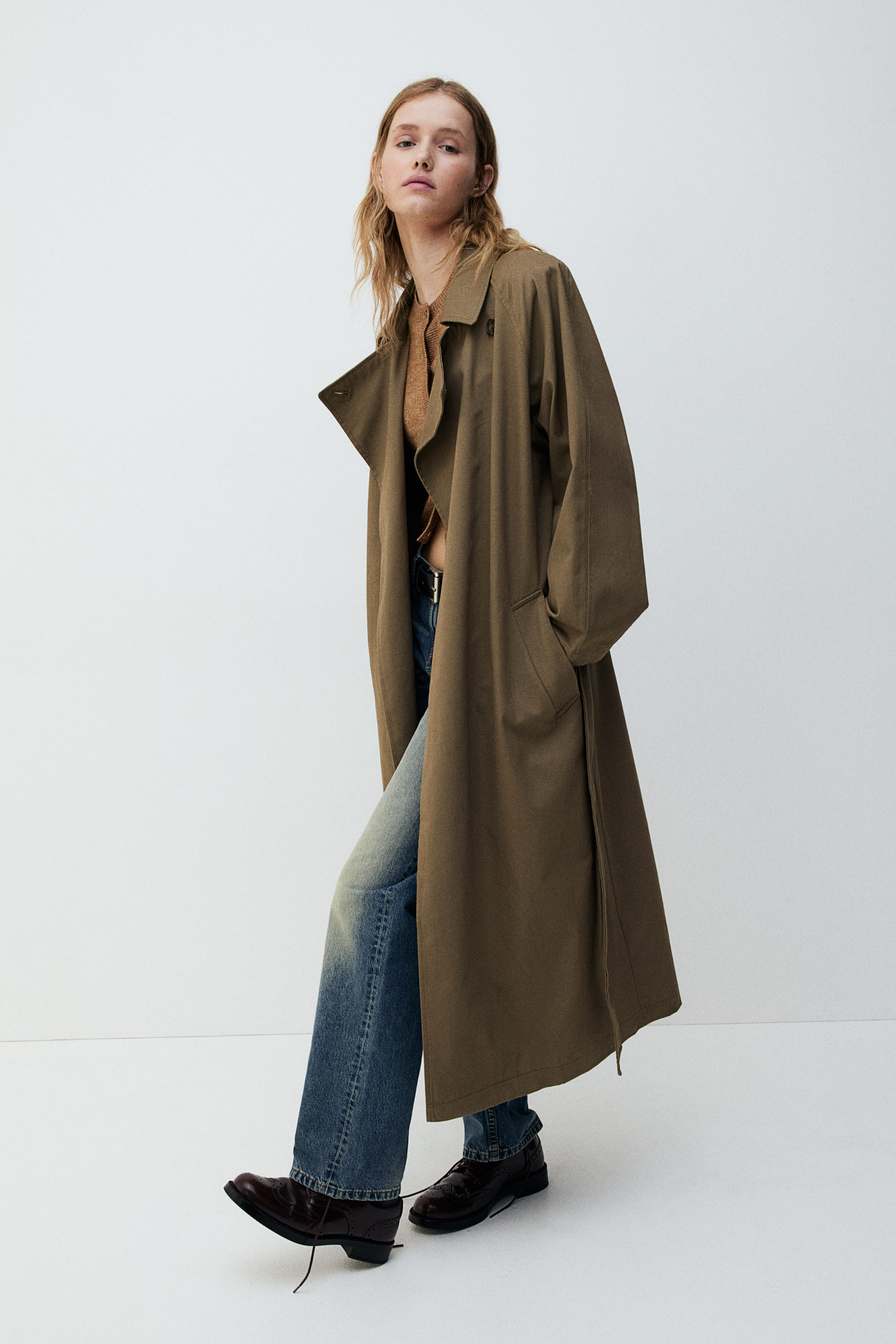 Shoulder-pad trench coat