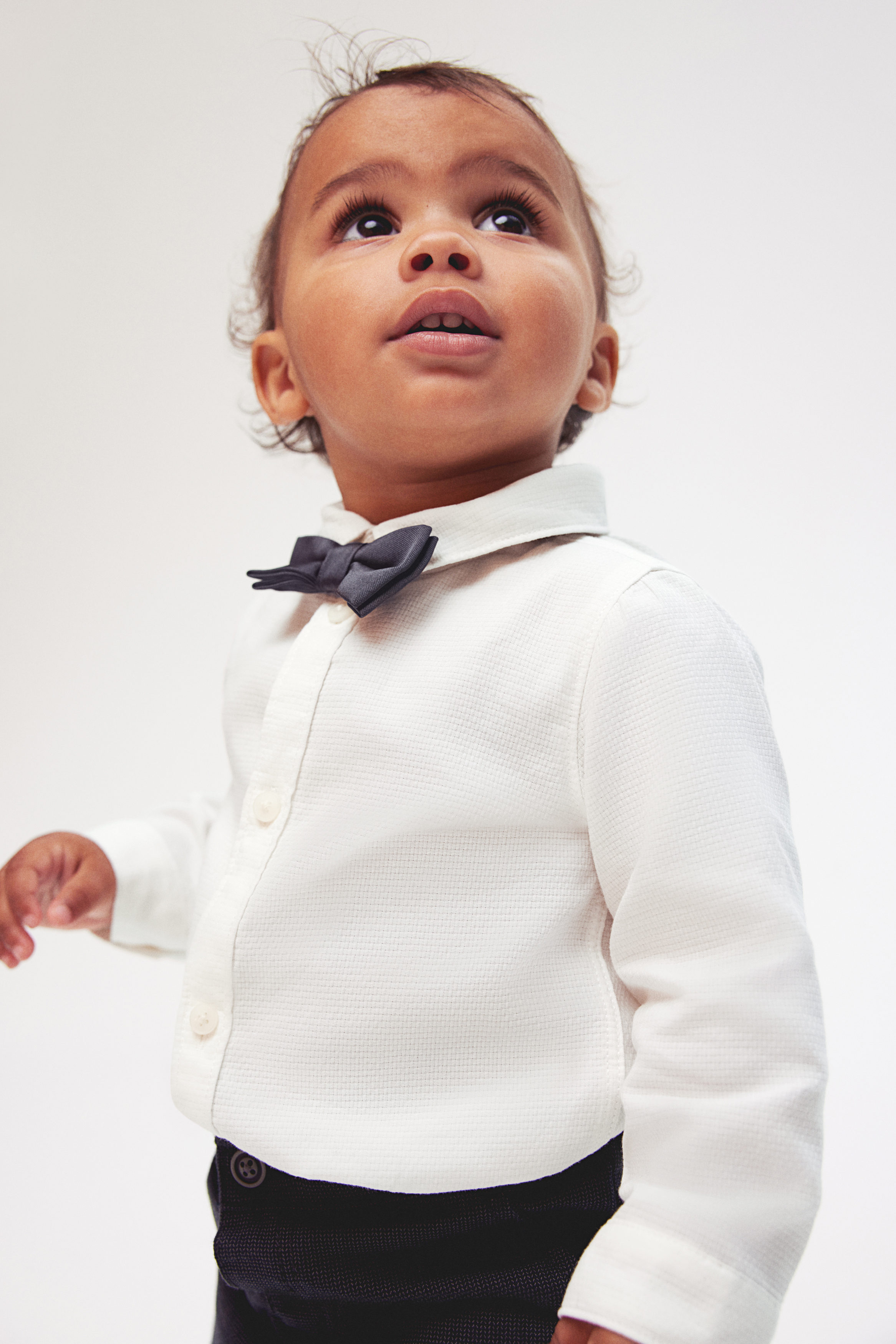 2-piece shirt and bow-tie set