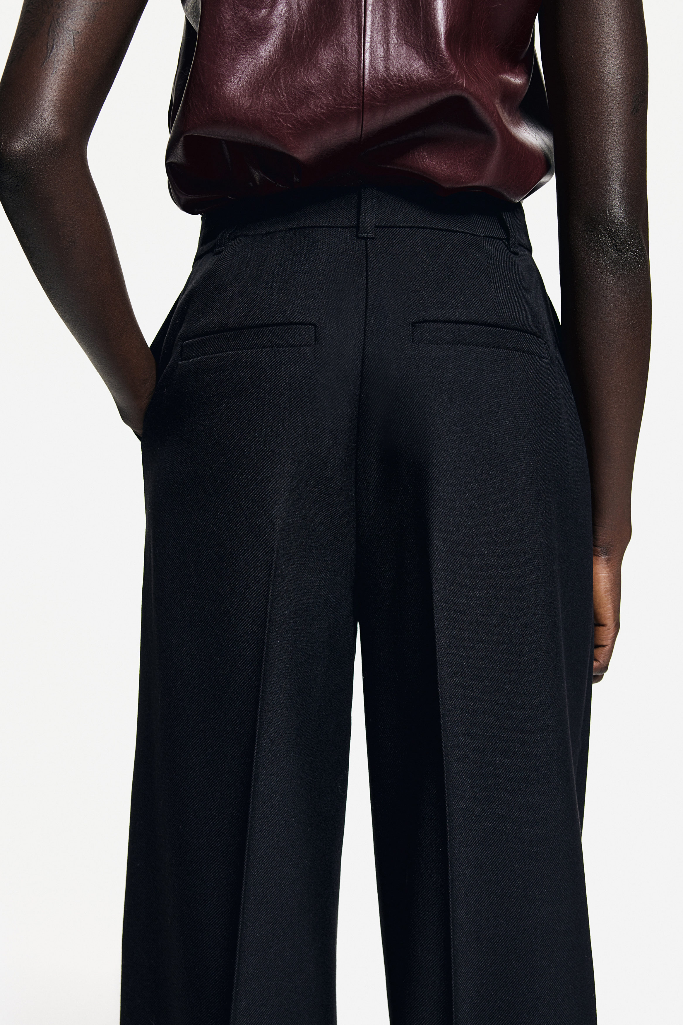 CLUBHAUS Tailored Trousers Shadow M 新品 hbeu50490037_001_240?wid=1980&